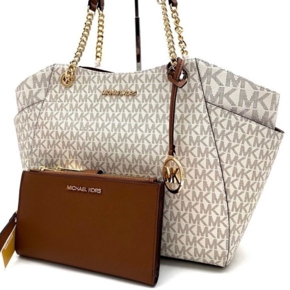 Michael Kors Large Chain Shoulder Bag & Double Zip Wallet Set Vanilla/Luggage - Picture 1 of 14